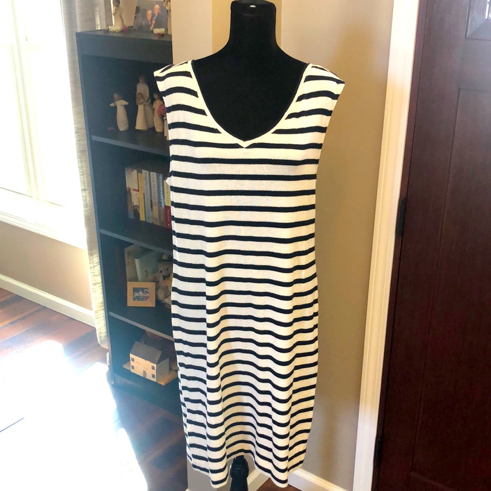 NWOT LOFT Lou & Grey dress, size medium.